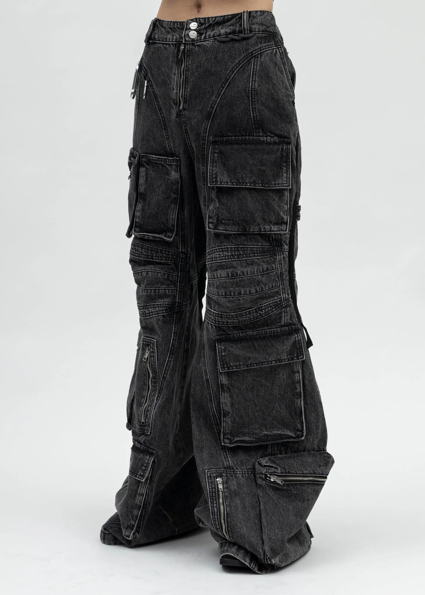 BLACK CAMPING CARGO JEANS