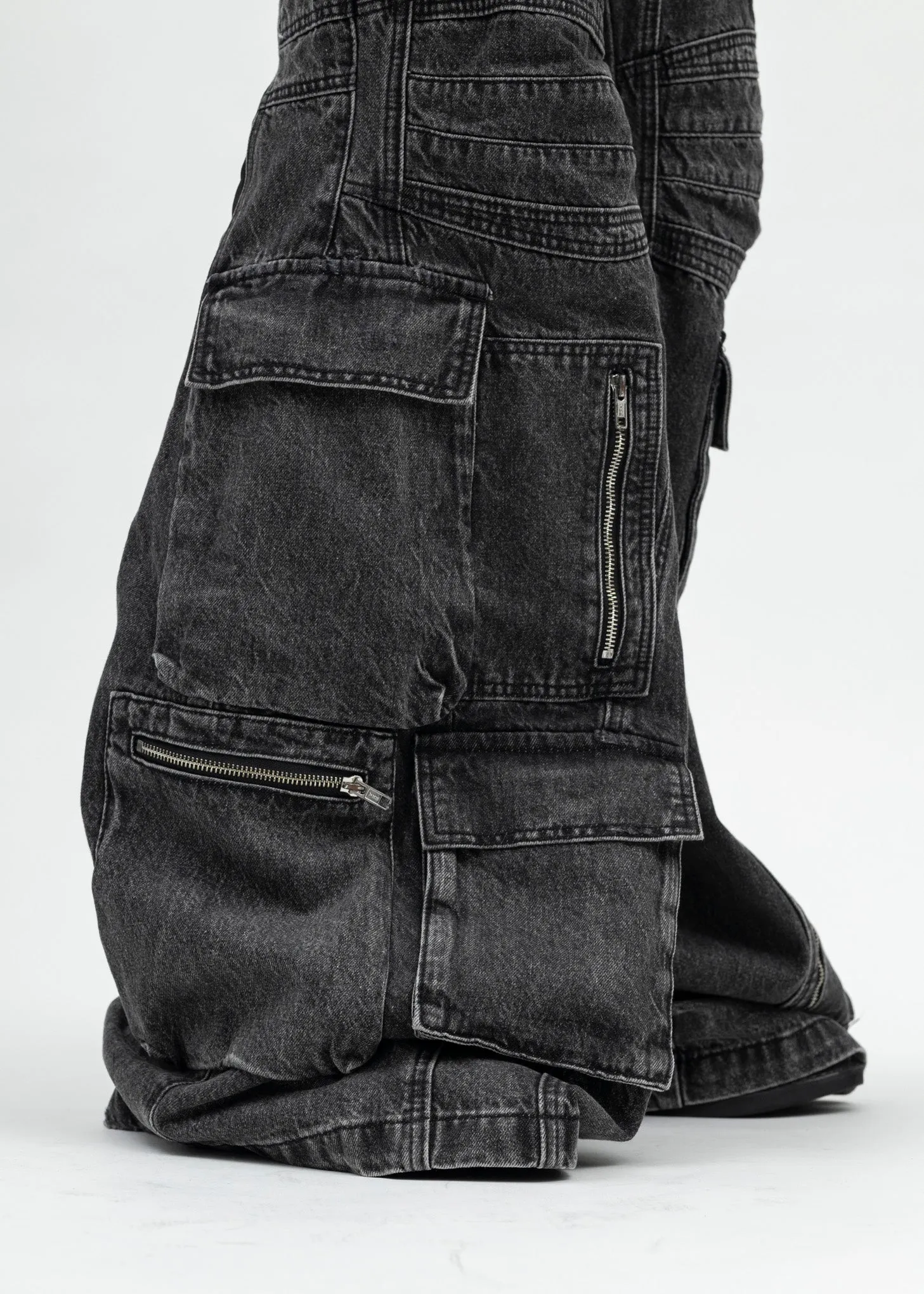 BLACK CAMPING CARGO JEANS