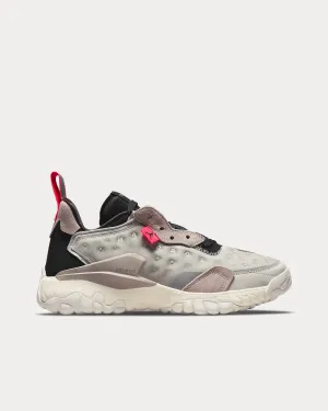 Delta 2 Grey Fog / Sail / College Grey / Black Low Top Sneakers