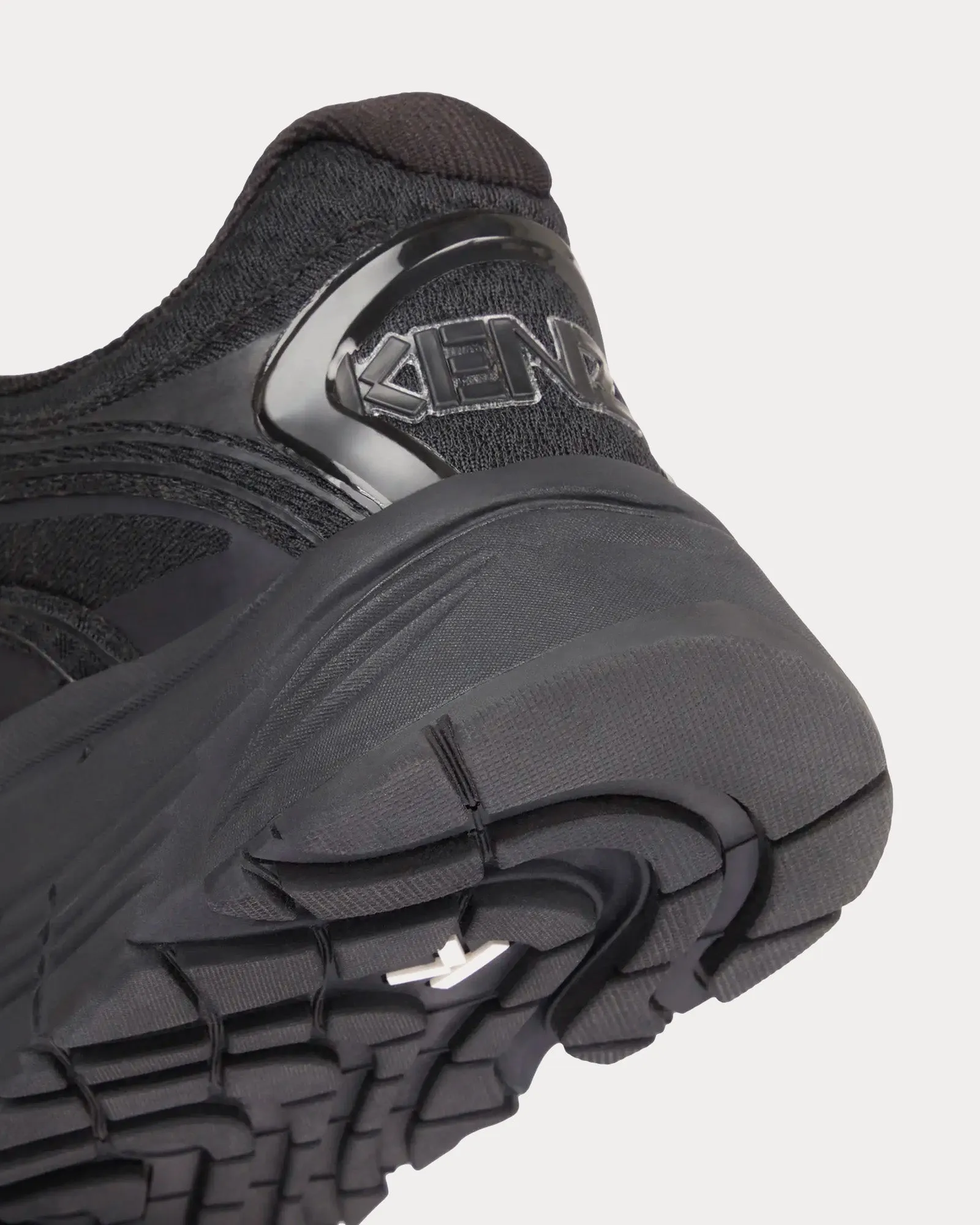 Pace Tech Runner Black Low Top Sneakers