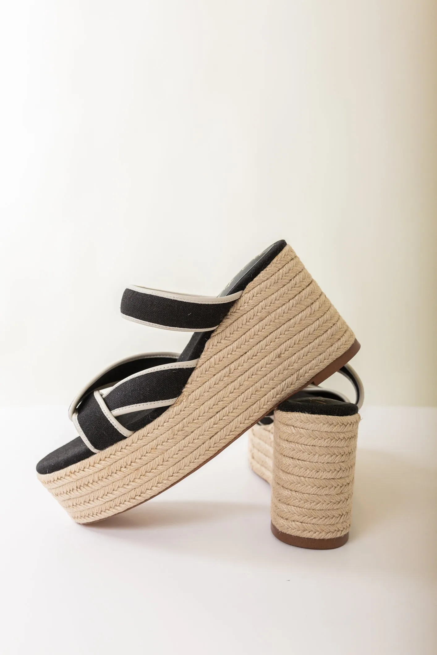 Palm Beach Wedge in Black Linen