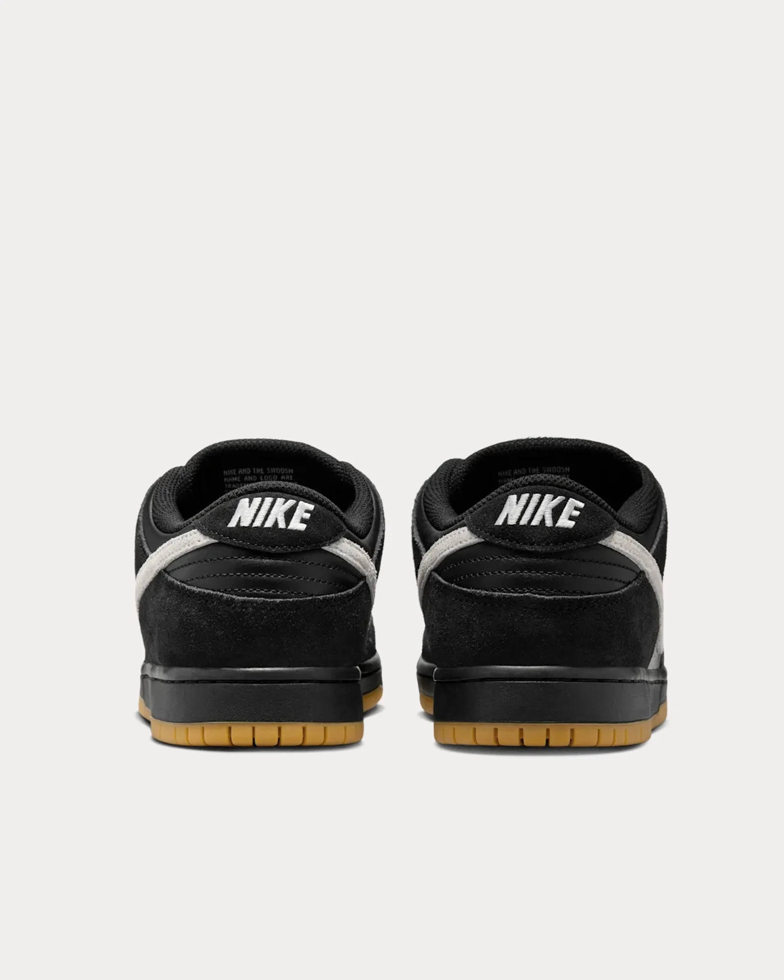 SB Dunk Low Pro Black / White Low Top Sneakers