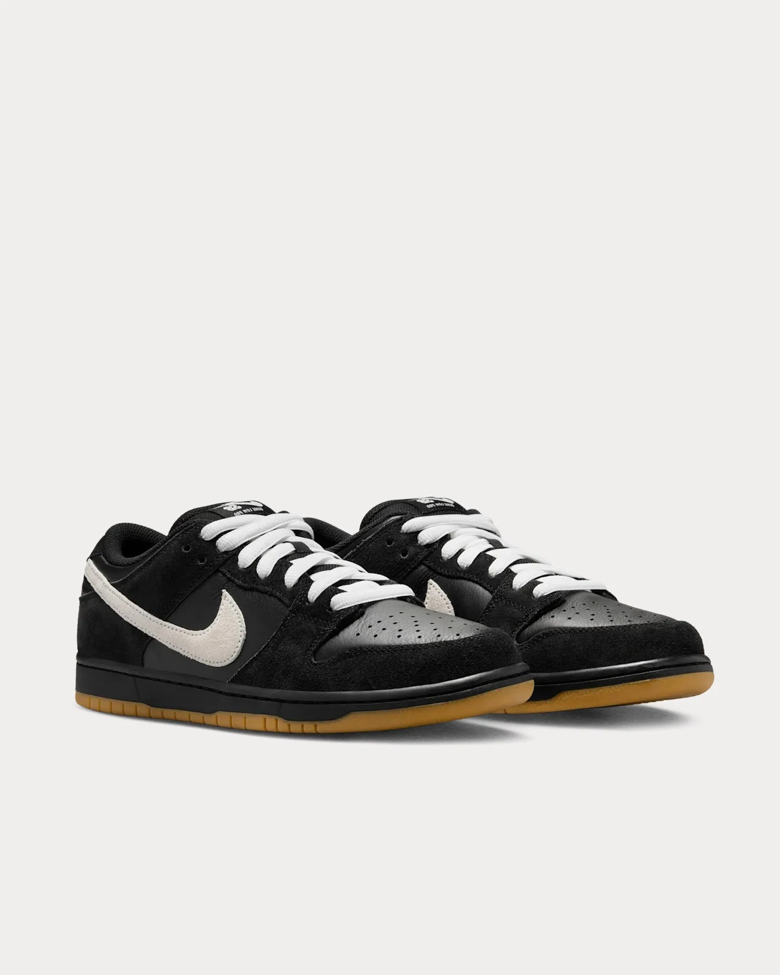 SB Dunk Low Pro Black / White Low Top Sneakers