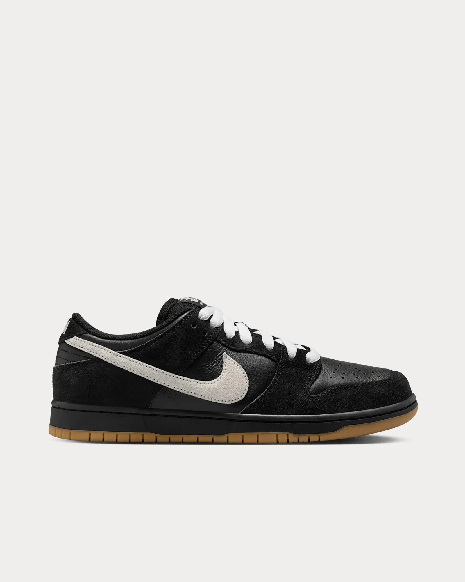 SB Dunk Low Pro Black / White Low Top Sneakers
