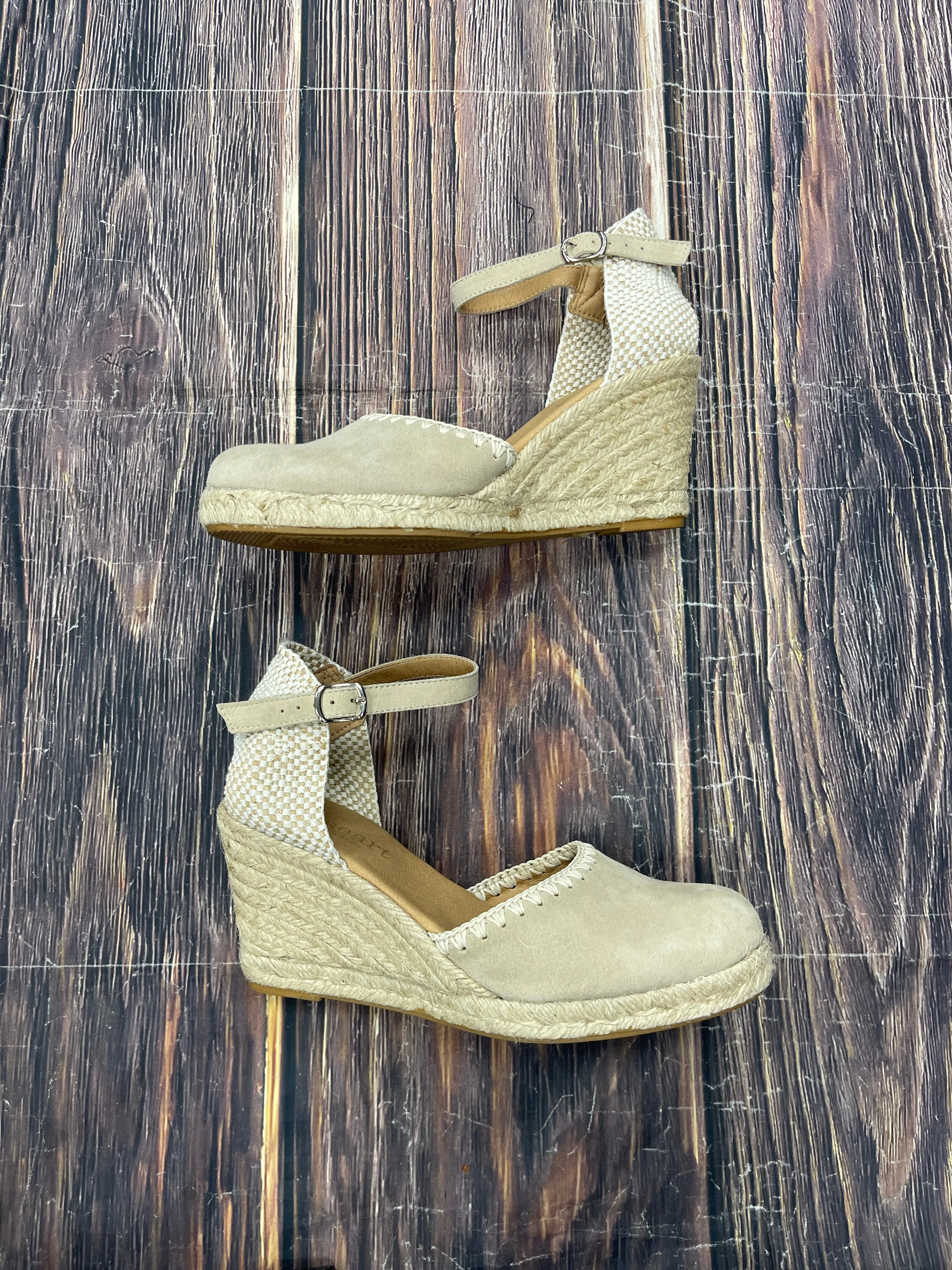 Shoes Heels Wedge By Clothes Mentor In Tan, Size: 8.5